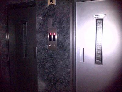 geniş ve çift asansör